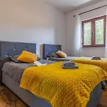 2 Bedroom In Apartment Peruški