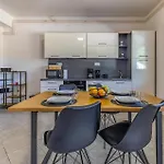 2 Bedroom In Apartment