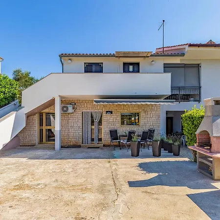 2 Bedroom In דירה *