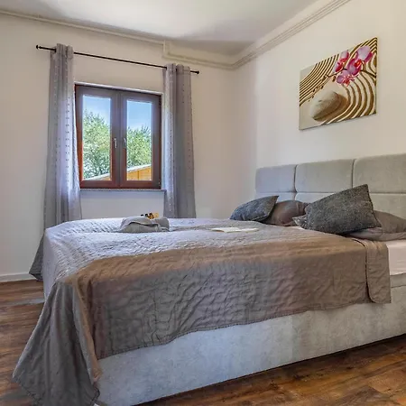 Apartment 2 Bedroom In *