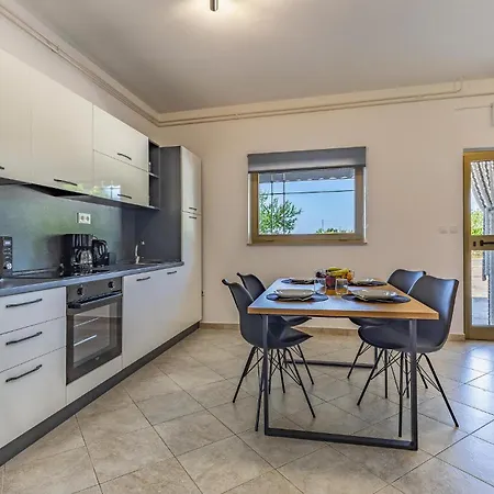 2 Bedroom In Peruski