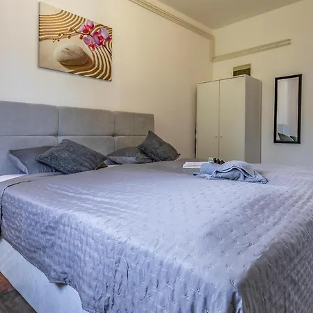 Apartment 2 Bedroom In Peruski