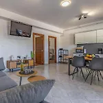 Apartament Lovely In