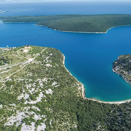 Lovely In Daire Peruški